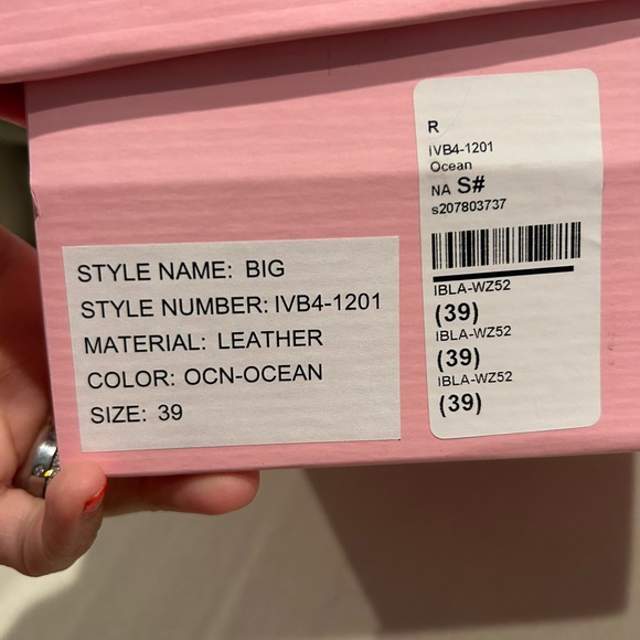 Intentionally Blank Boots - Picture 5 of 8